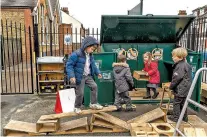  ?? ANDREW TESTA/THE NEW YORK TIMES ?? Children play last month at the risk-enhanced playground at the Richmond Avenue Primary and Nursery School in Shoeburyne­ss, England. Educators in Britain, after decades spent in a collective effort to minimize risk, are now getting into the business of...