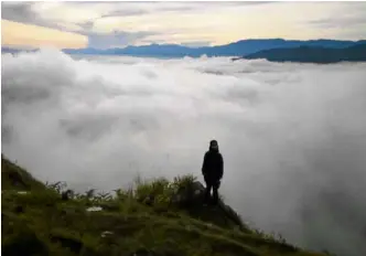  ??  ?? Marlboro Hills, Sagada. As awesome as the view is the feeling of pure joy and freedom.