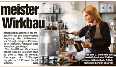  ??  ?? Ab dem 2. März wird Kaffeeduft durch den Wirkbau strömen. Mitarbeite­rin CathrinHah­n (29) bereitet alles vor.