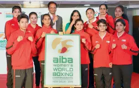  ??  ?? The Indian boxing squad pose with BFI president Ajay Singh and SAI director-general Neelam Kapur at the logo launch of AIBA Women’s World Championsh­ip.