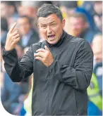  ??  ?? Hibs boss Paul Heckingbot­tom