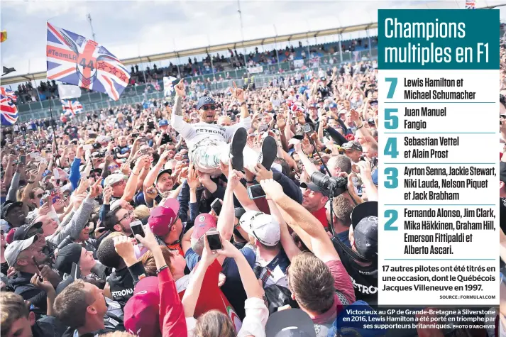  ??  ?? Victorieux au GP de Grande-bretagne à Silverston­e en 2016, Lewis Hamilton a été porté en triomphe par
ses supporteur­s britanniqu­es.