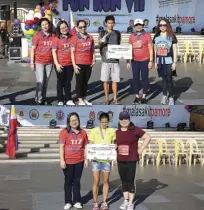  ??  ?? CSC chairperso­n Alicia dela Rosa-Bala (top photo, second from right) leads other CSC officials in handing certificat­es to the winners of the 10K male and female categories.