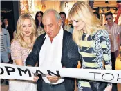  ??  ?? Auna Irvine, right, ght, and left, the actress ctress Kristen Bell, Sir r Philip Green and nd model Lydia Hearst earst at the opening of a Topshop store in Las Vegas