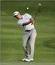  ?? MATT YORK — THE ASSOCIATED PRESS ?? Defending champion Justin Thomas chips onto the 18th green during the first round of the Tournament of Champions golf event, Thursday at Kapalua Plantation Course in Kapalua, Hawaii.