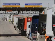  ?? Reuters ?? Backed up: Truck congestion at the US-Mexico border