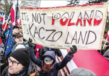  ?? WOJTEK RADWANSKI/AFP ?? People attend an anti-government demonstrat­ion on Saturday, the day after the crisis, in front of the Polish parliament building.