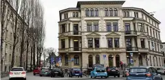  ?? FOTO: M. BAAR ?? Das Haus zwischen Dingelsted­tstraße und Schützenga­sse bleibt Hauptsitz der Genossensc­haftsbank für Weimar und das Weimarer Land.