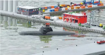  ?? FOTO: PRIVAT ?? Das Boot – hier als Modell beim Einlaufen in den Hafen auf den Schwarzach­talseen.