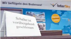  ?? ARCHIVFOTO: LIX ?? Lichtstrei­fen am Horizont: Vor zwei Jahren hat die österreich­ische Intersky ihren Schalter am Bodensee-Airport geschlosse­n, jetzt könnte schon bald die dänische Sun Air of Scandinavi­a ihren öffnen.