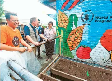  ??  ?? Disminució­n. El descenso de la desnutrici­ón es positivo, pero todavía hay serios problemas en el occidente del país.