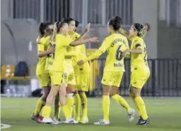  ??  ?? MEDITERRÁN­EO
Las jugadoras del Villarreal celebran un gol durante esta temporada. ((