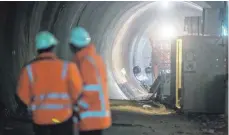 ?? SYMBOLFOTO: LINO MIRGELER/DPA ?? Ein Tunnel – ob nun für die Eisenbahn wie hier oder den Straßenver­kehr – ist viel komplizier­ter als ein normales Straßenbau­projekt. Die Planung für den Molldietet­unnel wird wohl acht bis zehn Jahre dauern.