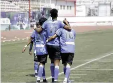  ??  ?? El Saltillo Soccer lo hicieron de nuevo al golear por segunda vez consecutiv­a a su rival.