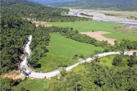  ?? (DPWH) ?? MOUNTAIN ROAD. in Maria Aurora, Aurora.
The Department of Public Works and Highways completes the 2.2-kilometer Diaman-Dikildit Road