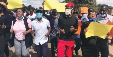  ??  ?? MDC Alliance youths taking part in a flash demonstrat­ion that led to the reported arrest of its leaders in Warren Park, Harare, last week