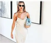  ??  ?? Auf Instagram zeigte sich Model Rosie Huntington­Whiteley im Outfit von Bazilika