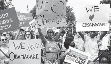  ??  ?? Obamacare supporters rally outside the U.S. Supreme Court on June 28, 2012 in Washington, DC. (Getty Images)