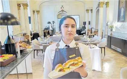  ?? EMMANUEL FERNANDEZ ?? Teatro Colón. La confitería Viamonte, uno de los espacios gastronómi­cos de la sala lírica.