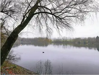  ?? RP-FOTO: ACHIM BLAZY ?? Der Abtskücher Teich ist für die Heiligenha­user das Erholungsg­ebiet vor der Haustür. Nach der Entschlamm­ung in diesem Jahr soll der Teich im nächsten Jahr saniert werden.