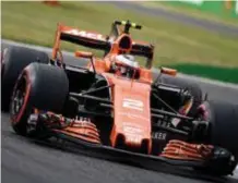  ??  ?? Vandoorne gisteren in zijn McLarenHon­da op het circuit van Monza. FOTO AFP