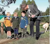  ?? ROBYN EDIE/STUFF ?? Four-year-olds Austin Gill, Callum McKenzie and Alex Wylie were on hand to help an out-ofpractice Sir Bill English open the Makarewa Falls Track yesterday morning.