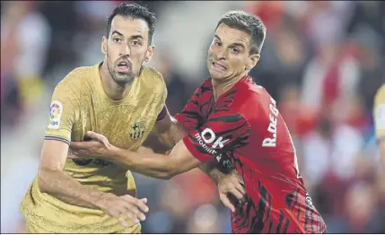  ?? Foto: manel montilla ?? Sergio Busquets y Ruiz de Galarreta, en una acción a balón parado el centrocamp­ista valoró el trabajado triunfo