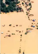  ?? Foto: APA/AFP/ABC/Laos/Handout ?? Land unter in Laos: Rund 6000 Menschen sind nun obdachlos.