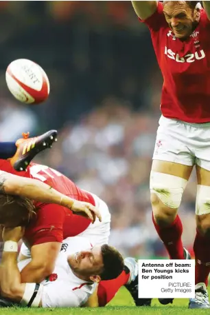  ?? PICTURE: Getty Images ?? Antenna off beam: Ben Youngs kicks for position