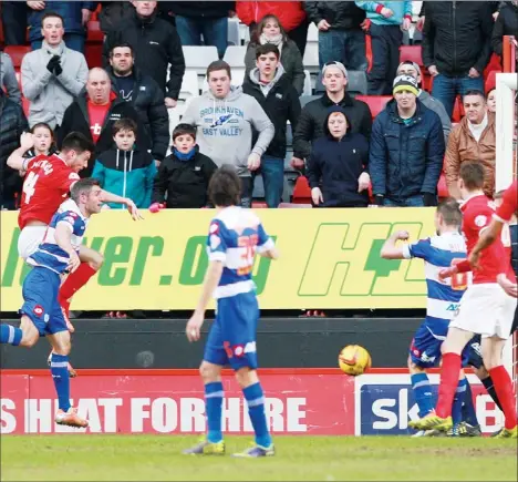  ?? PICTURES: Action Images ?? CAPTAIN FANTASTIC: Charlton’s Johnnie Jackson scores their first goal