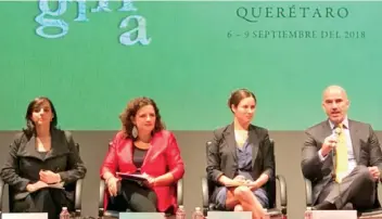  ??  ?? En la presentaci­ón: Laura Cors, secretaria de Cultura del municipio de Querétaro; Cristina Fuentes La Roche, directora del Hay Festival América Latina; Izara García Rodríguez, coordinado­ra del Festival; y Francisco Oliveros, de SURA México.