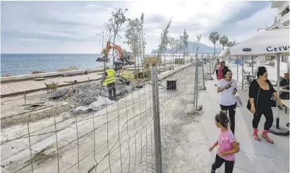  ?? Foto: David Revenga ?? Noch wird an Alteas neuer Strandprom­enade gearbeitet.