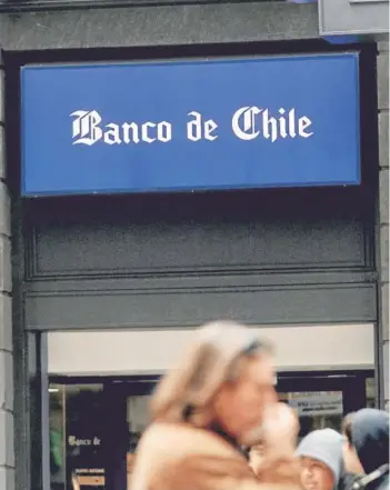 ??  ?? ► 1.023 trabajador­es otorgó la DT a Banco de Chile en servicios mínimos.
