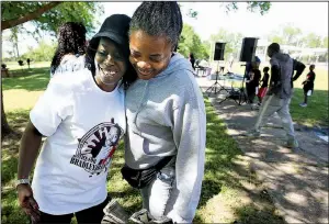  ?? Arkansas Democrat-Gazette/THOMAS METTHE ?? Kim Blackshire-Lee (left) gets a hug from her friend Angela Walton on Saturday during a family picnic in honor of Blackshire-Lee’s son, Bradley Blackshire, who was shot and killed by Little Rock police in February.