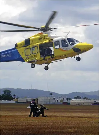  ?? Photo: Contribute­d ?? NEW MEDICOS: LifeFlight’s training doctors undertake a winching exercise.