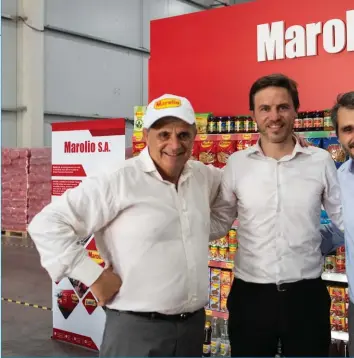  ??  ?? PRESENCIA. Augusto Costa, el ministro de Producción, Ciencia e Innovación de Buenos Aires en su visita a la planta de Marolio con Víctor y Juan Nicolás Fera.