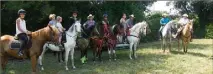 ?? (Photo Gil) ?? Le groupe de cavaliers pour la première épreuve : le western riding.