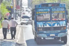  ?? ?? Buses internos quieren cobrar G. 3.300, con el subsidio.