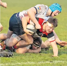  ?? ?? On the attack Callum Hunter driving close to the line