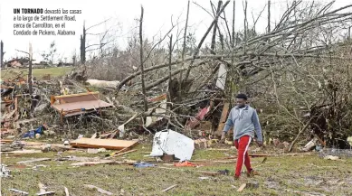  ??  ?? Un tornado devastó las casas a lo largo de Settlement Road, cerca de Carrollton, en el Condado de Pickens, Alabama