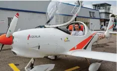  ?? Foto: Christian Mühlhause ?? Luca Specht aus Meitingen ist Bayerns jüngster Pilot. Gelernt hat er das Fliegen bei der Motorflugs­portgruppe Donauwörth Genderking­en.