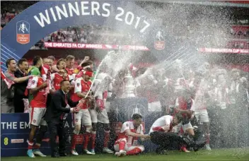  ?? AP PHOTO/MATT DUNHAM ?? ABOVE LEFT: Arsenal’s players celebrate winning the English FA Cup final soccer match between Arsenal and Chelsea at the Wembley stadium in London on Saturday.