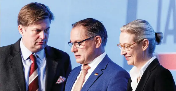  ?? CARSTEN KOALL / PICTURE ALLIANCE/DPA ?? Von rechts: Die Partei- und Fraktionsc­hefs Alice Weidel und Tino Chrupalla mit Maximilan Krah, AfD-Spitzenkan­didat für die Europawahl.