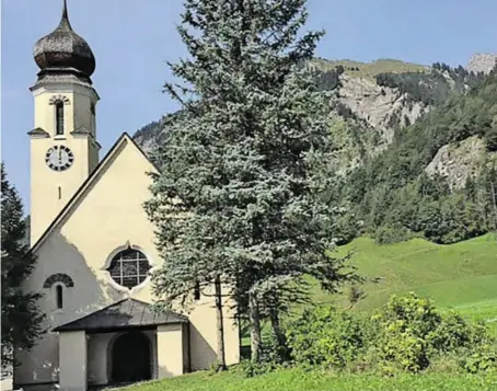  ?? BILD: SN/KOLLER ?? Eine Kirche, ein Heimatmuse­um, ein kleines Dorf: Wald am Arlberg, die Heimat Matthias Strolz’.