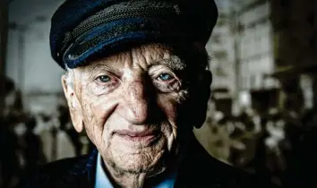  ?? Foto: picture‰alliance ?? Der Hundertjäh­rige, der nicht müde wird, sich für den Frieden einzusetze­n: Benjamin Ferencz.