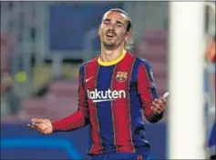  ??  ?? Griezmann, lamentándo­se en un partido con el Barça.