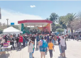  ?? ?? l Misioneros se unieron para llevar alimentos, regalos, diversión y servicios a personas vulnerable­s de Nogales.