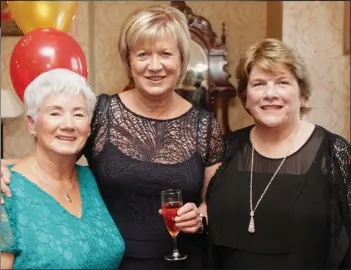  ??  ?? Rosaleen Vance (right) with fellow founding members Pat Kelly and Maria King at Square One’s 40th anniversar­y dinner in the Esplanade Hotel last year.