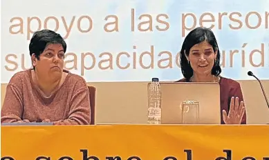  ?? A.L. ?? Maribel, una trabajador­a de la asociación, junto a Irene Yepes, directora de Liber, en el congreso.