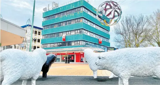  ?? Photos / Warren Buckland ?? Westpac is moving out of its home of 20 years in Hastings.